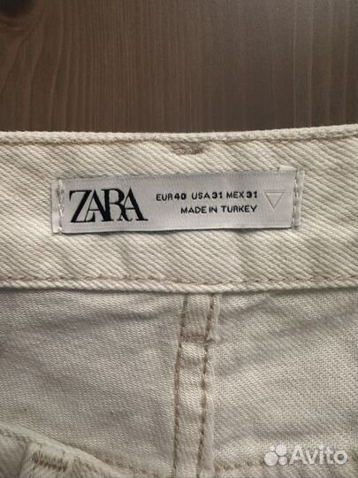 Белые джинсы Zara