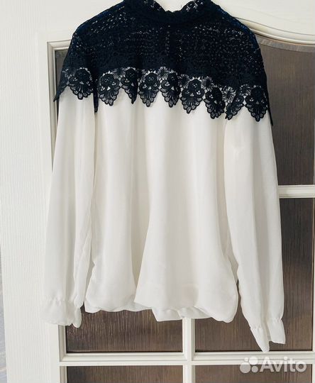 Блузка белая с кружевом