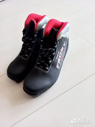 Продам лыжные ботинки
