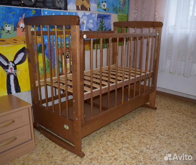 Детская кровать с поперечным маятником