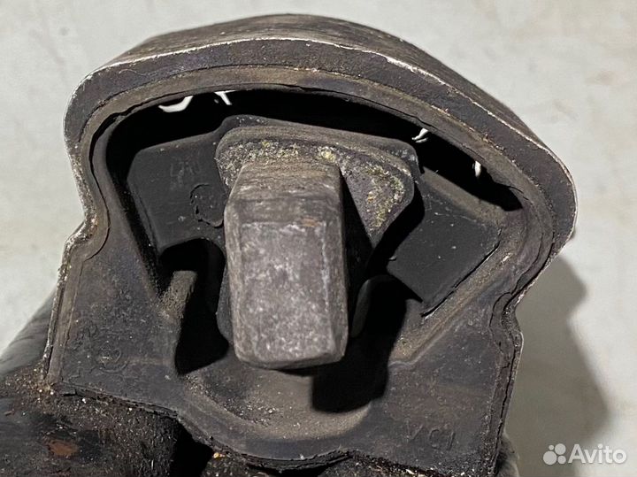 Опора кпп с кронштейном Mercedes Benz W203