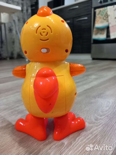 Танцующий поющий цыпленок