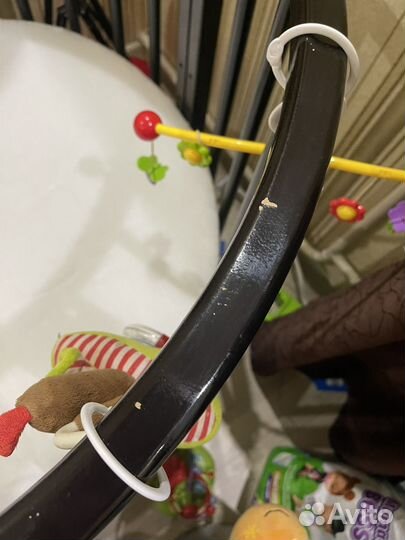 Детская кроватка с маятником