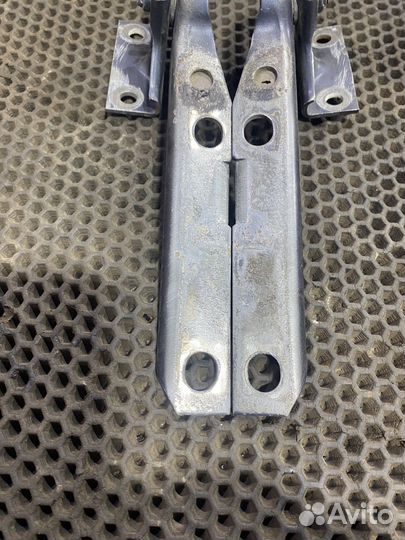 Петля капота Audi 80 B4 ABC 2.6 Ауди