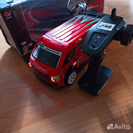 Полный привод машинка 1:16 на пульте 2.4 ггц