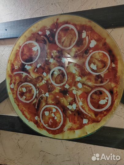 Декоративное панно на стену из стекла в виде пиццы