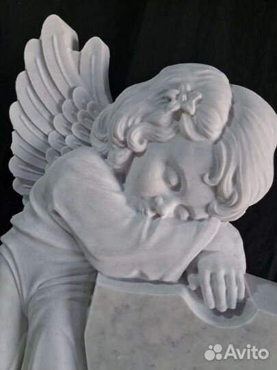 Памятник Ангел из белого мрамора