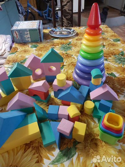 Развивающие игрушки и кубики