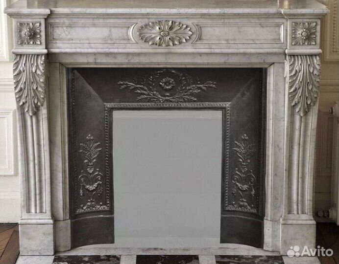 Современный камин из оникса