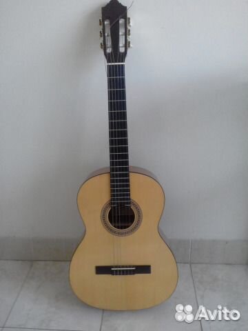 Продаю новую гитару с чехлом