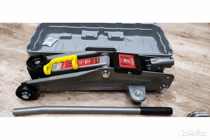 Домкрат гидравлический подкатной 2т