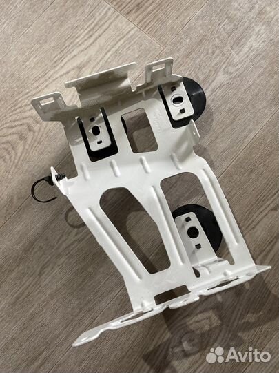 Кронштейн блока предохранителей Ford Focus 3