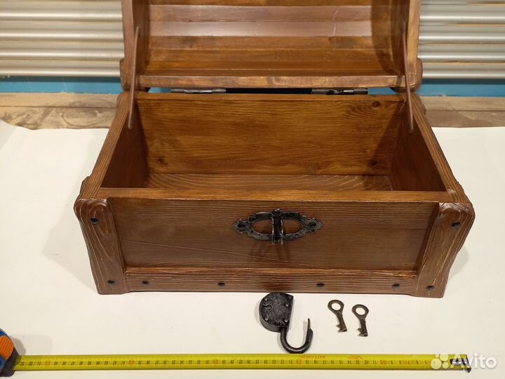 Сундук деревянный