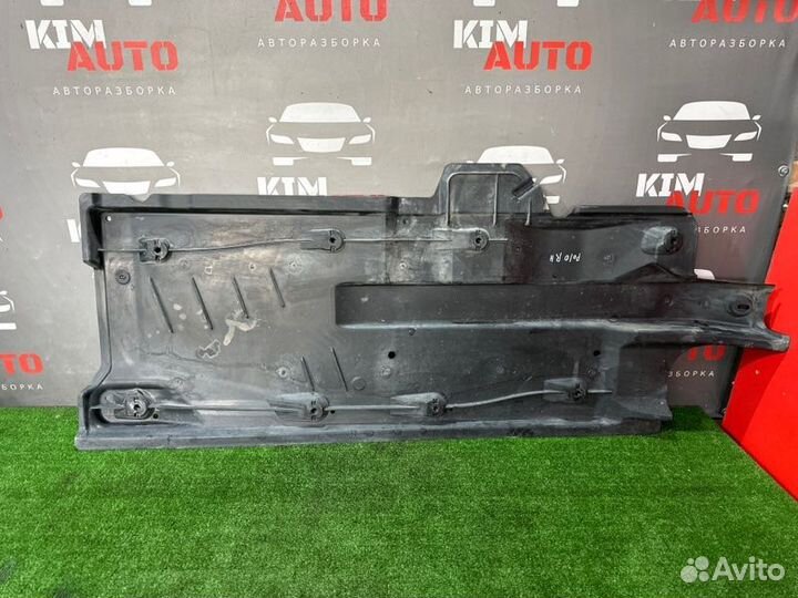 Защита днища кузова правая Volkswagen Polo 5