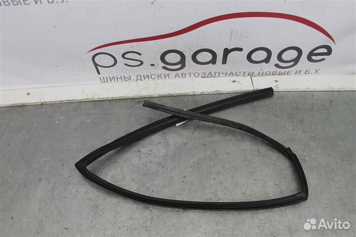 Уплотнитель стекла двери задней левой Nissan Sent