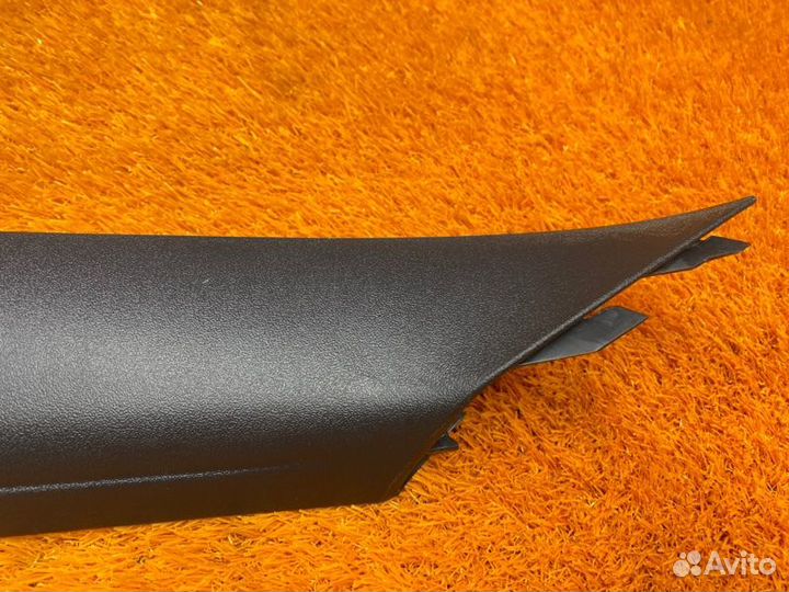 Обшивка двери багажника правая Volkswagen Tiguan