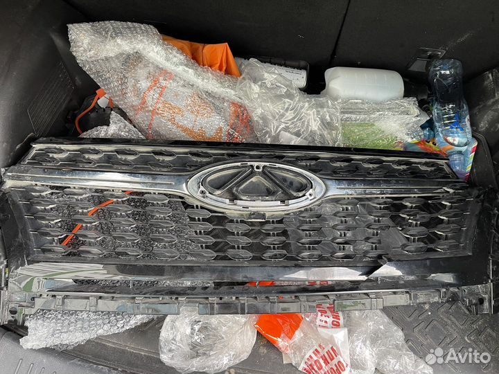 Хромовый молдинг решетки радиатора