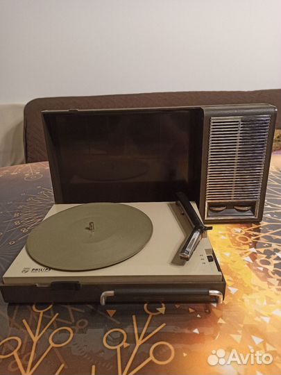 Проигрыватель виниловых пластинок Philips
