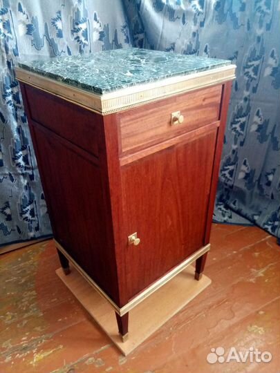 Антикварная тумба из красного дерева