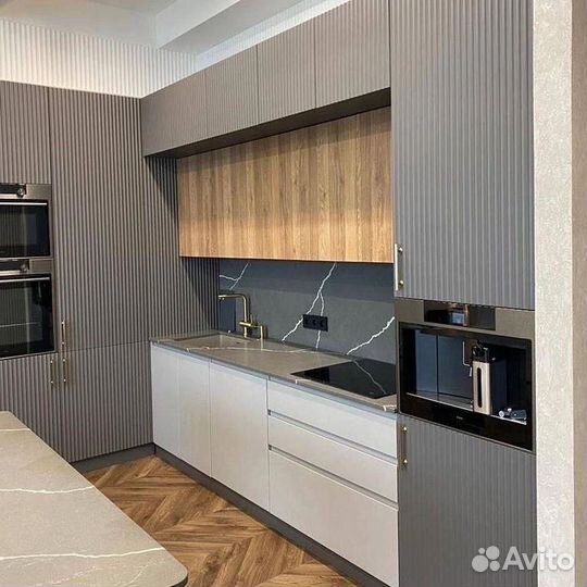 Кухня прямая в потолок