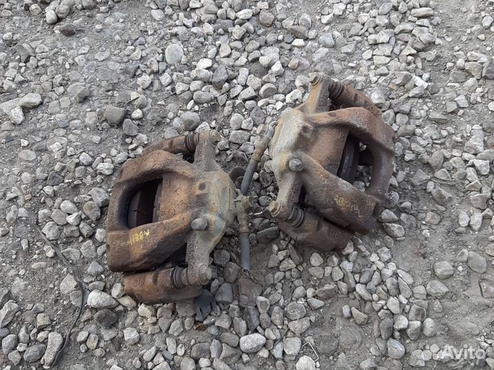 Супорт тормозной передний Тойота Авенсис 3 T270