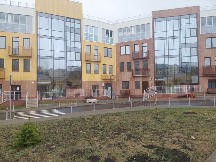 3-к. квартира, 95,4 м², 2/4 эт.