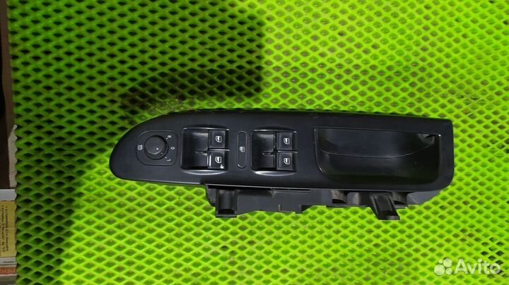 Блок управления стеклоподъемниками VW Passat B6