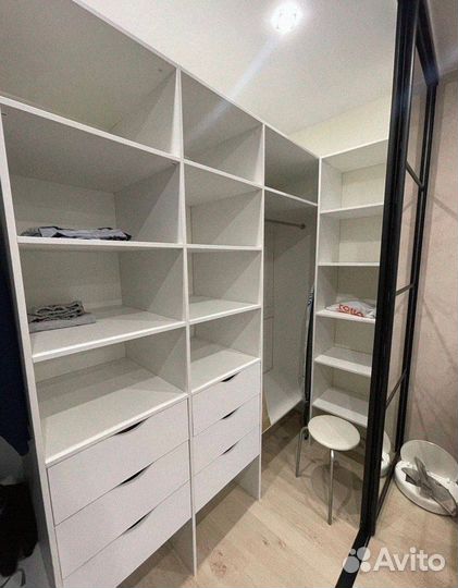 Шкаф купе на заказ от производителя с зеркалом