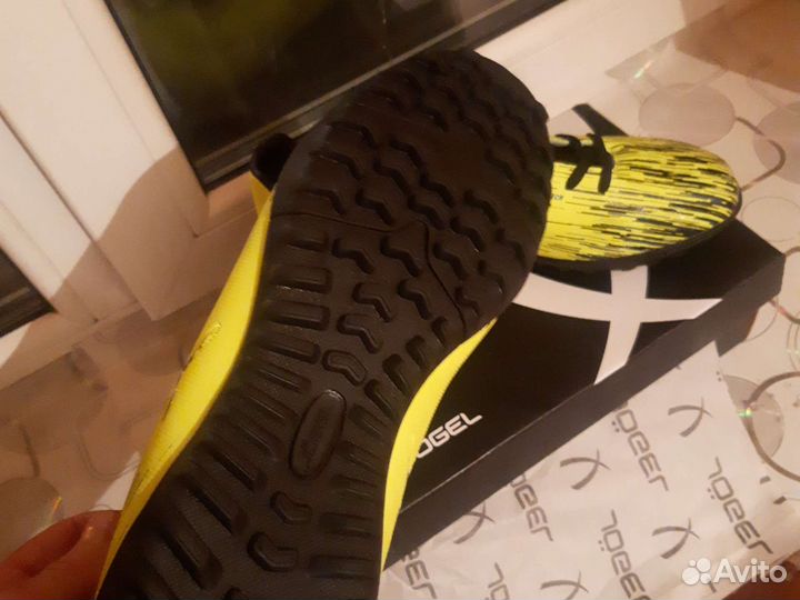 Футбольные бутсы 40.5 размер новый