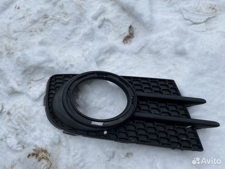 Volkswagen Tiguan решётка на противотуманку правая