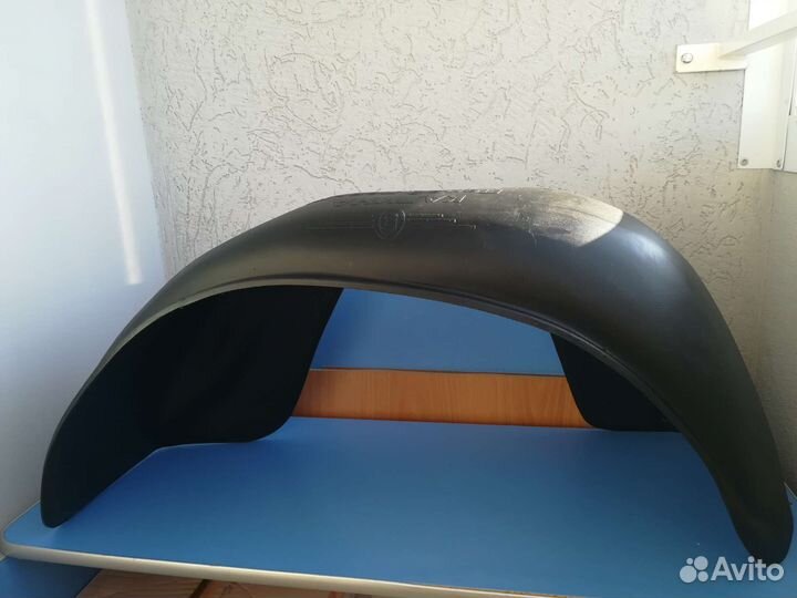 Подкрылок передний левый