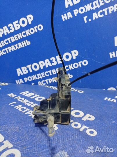 Задний левый замок двери Mazda 3 Bk седан Z6 2006