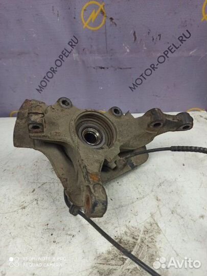 Поворотный кулак передний правый Opel Corsa D