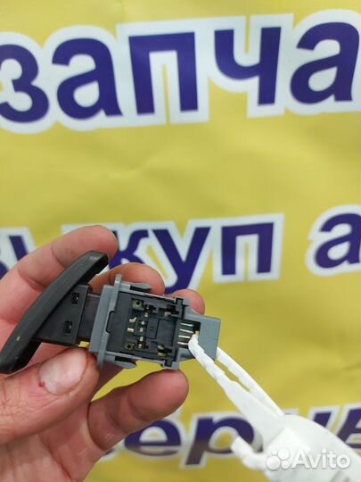 Кнопка аварийной сигнализации Toyota Corolla