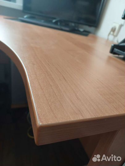 Стол компьютерный 1,40 на 1,20