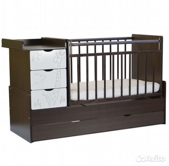 Детская кроватка с маятником