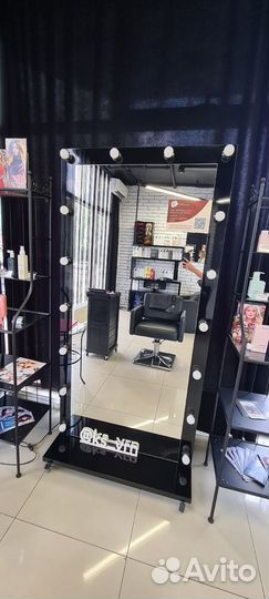 Гримерное зеркало с лампочками