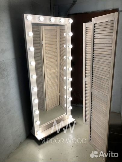 Гримерное зеркало с подсветкой на подставке