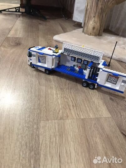 Полицейский мобильный командный центр 60044