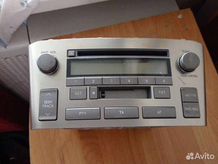 Штатная магнитола на toyota avensis