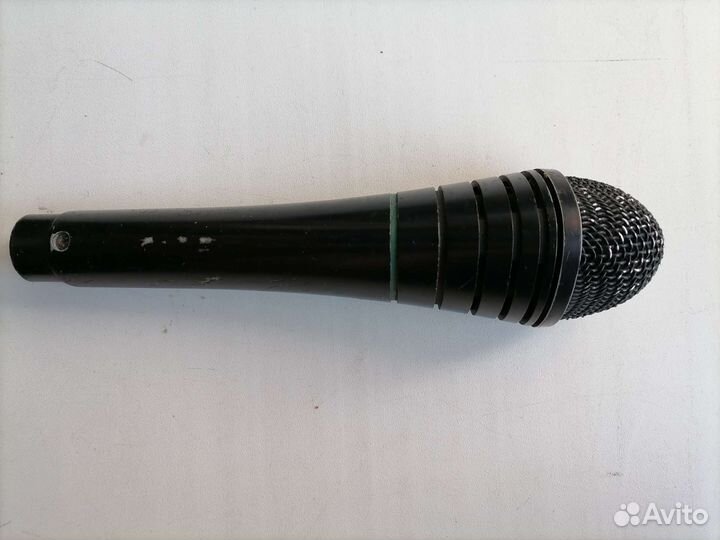 Вокальный микрофон AKG D3700