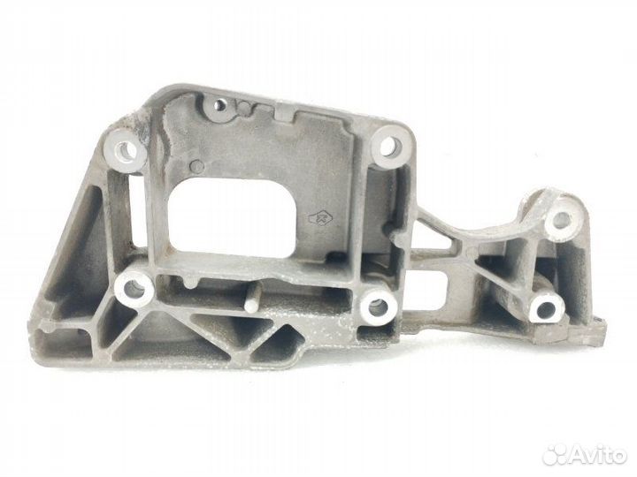 Кронштейн генератора Volkswagen Golf 5 2.0 FSI