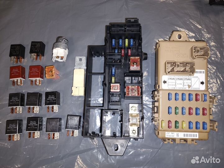 Проводки с блоками и реле Subaru, левый руль