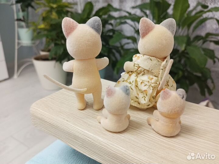 Семья котиков Sylvanian families, коты