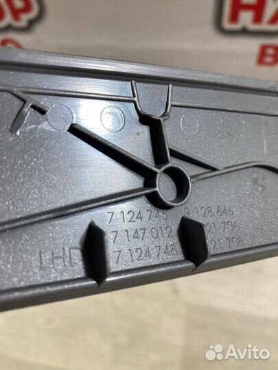 Накладка на торпедо Bmw 1 хэтчбек 2008