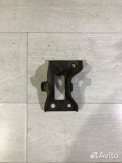 Кронштейн опоры двигателя peugeot 107 1.0 мт