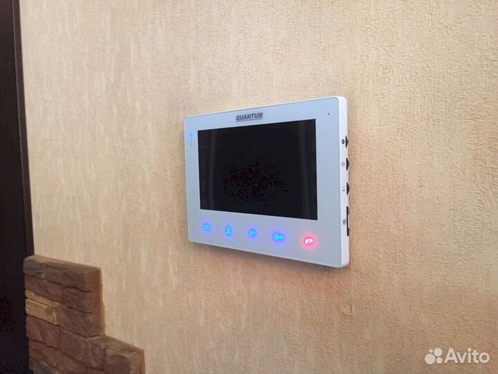 Домофон семьяподзащитой