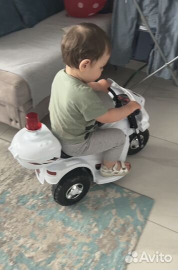 Детcкий мотoцикл бегoвел Кrеiss