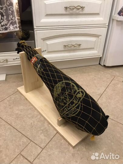 Хамонера. Подставка для хамона