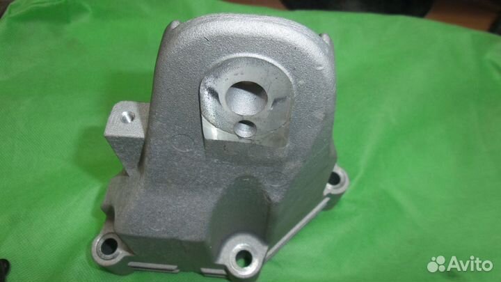 KIA Stinger крепление двс правая